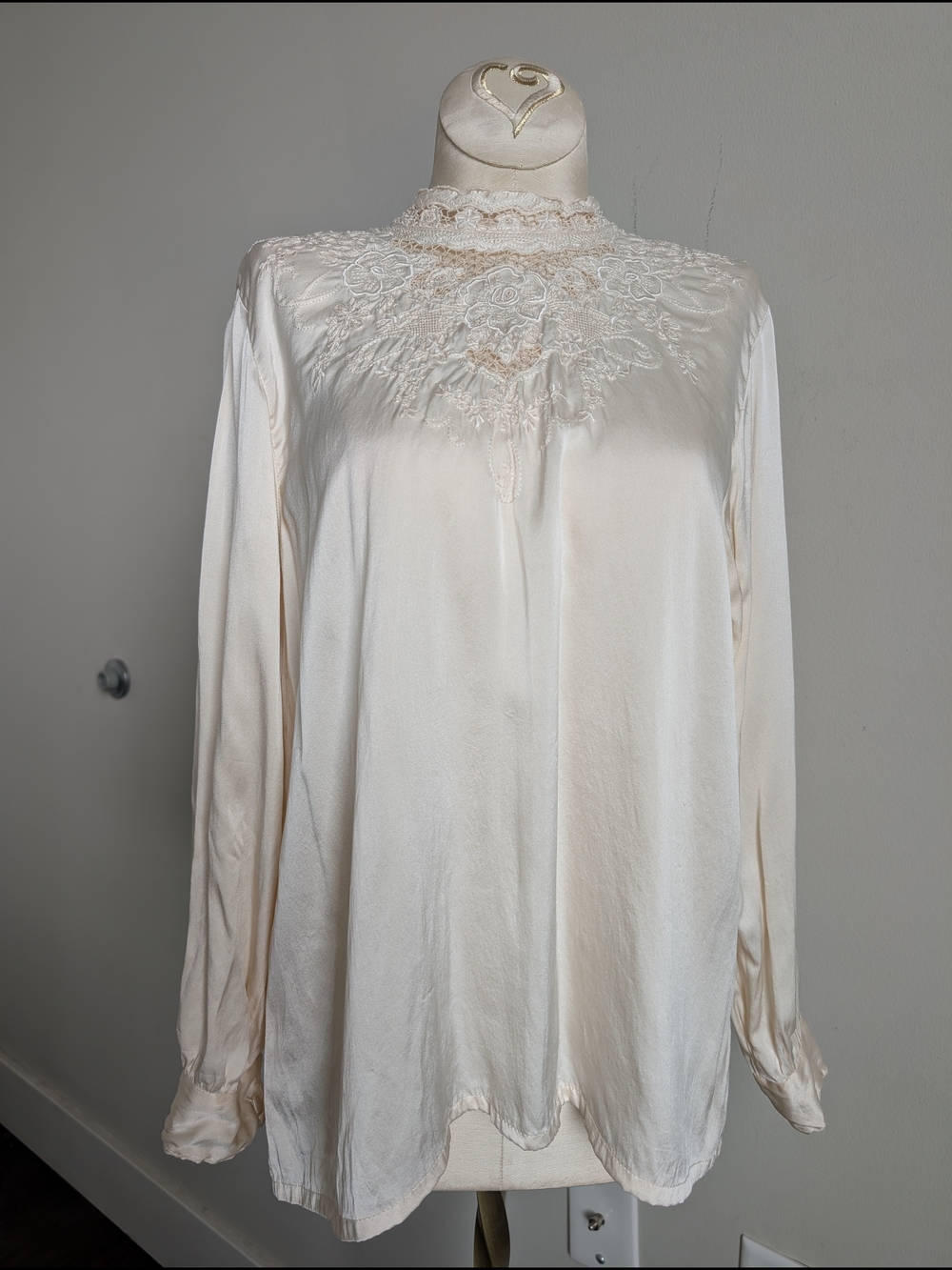 100% Silk Vintage Victorian Style Embroidered Cream Long Sleeve Blouse Size S-M